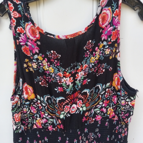 bila Floral Black Maxi Dress Crochet Neckline Size Large Flowy Uneven Hem - Picture 2 of 10